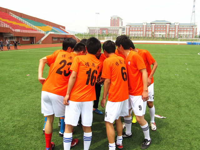 信息工程系奋力拼搏喜获“三走”足球联赛亚军    