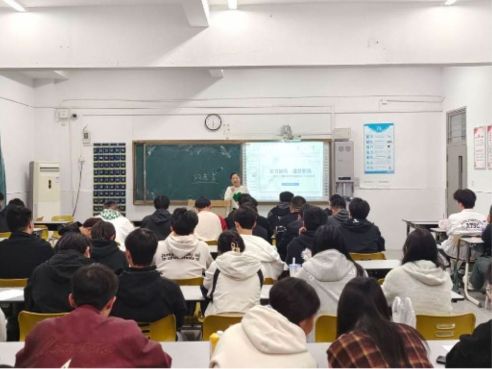 信息工程学院召开“实习启航，逐梦职场”2025届毕业生离校实习主题班会