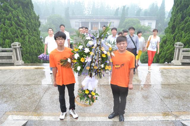 信息工程系党总支开展“承英烈志，圆中国梦”主题实践活动    