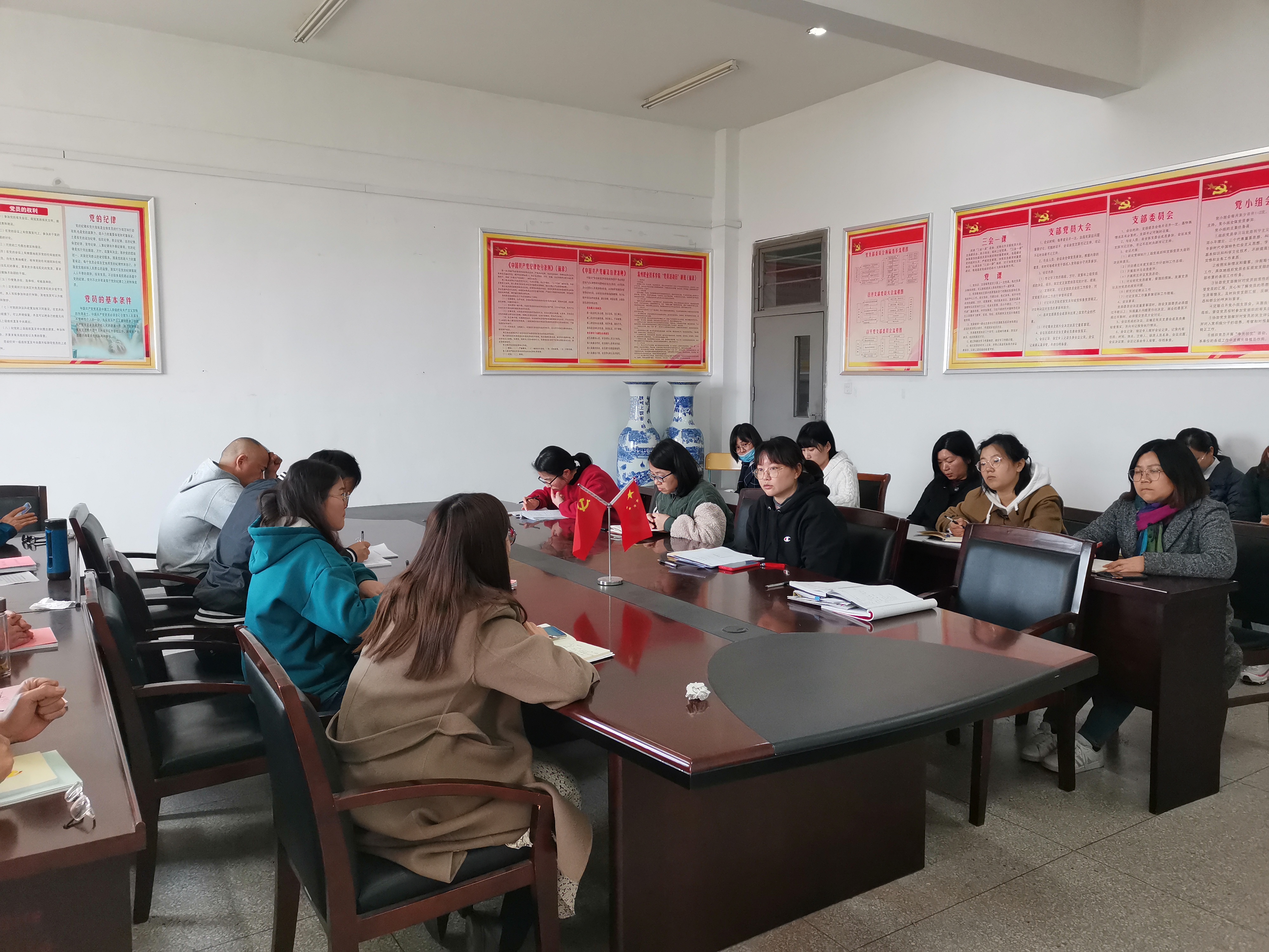 信息工程学院组织学工队伍开展党史学习