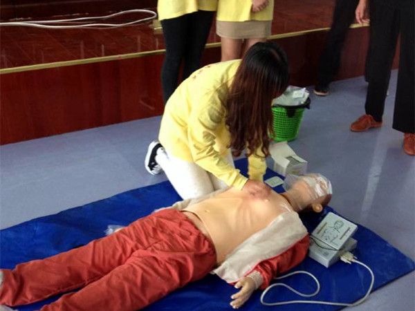 信息工程系参加2014年红十字会同伴教育和应急救护培训班    