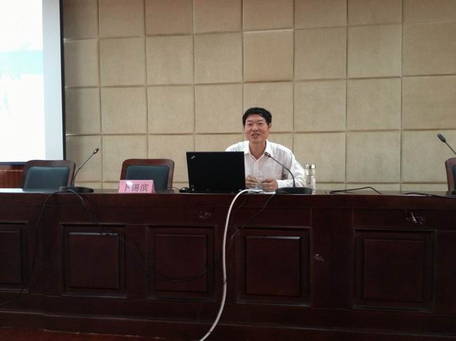 转载新闻：学院举行“项目化课程建设与结项”专题讲座    