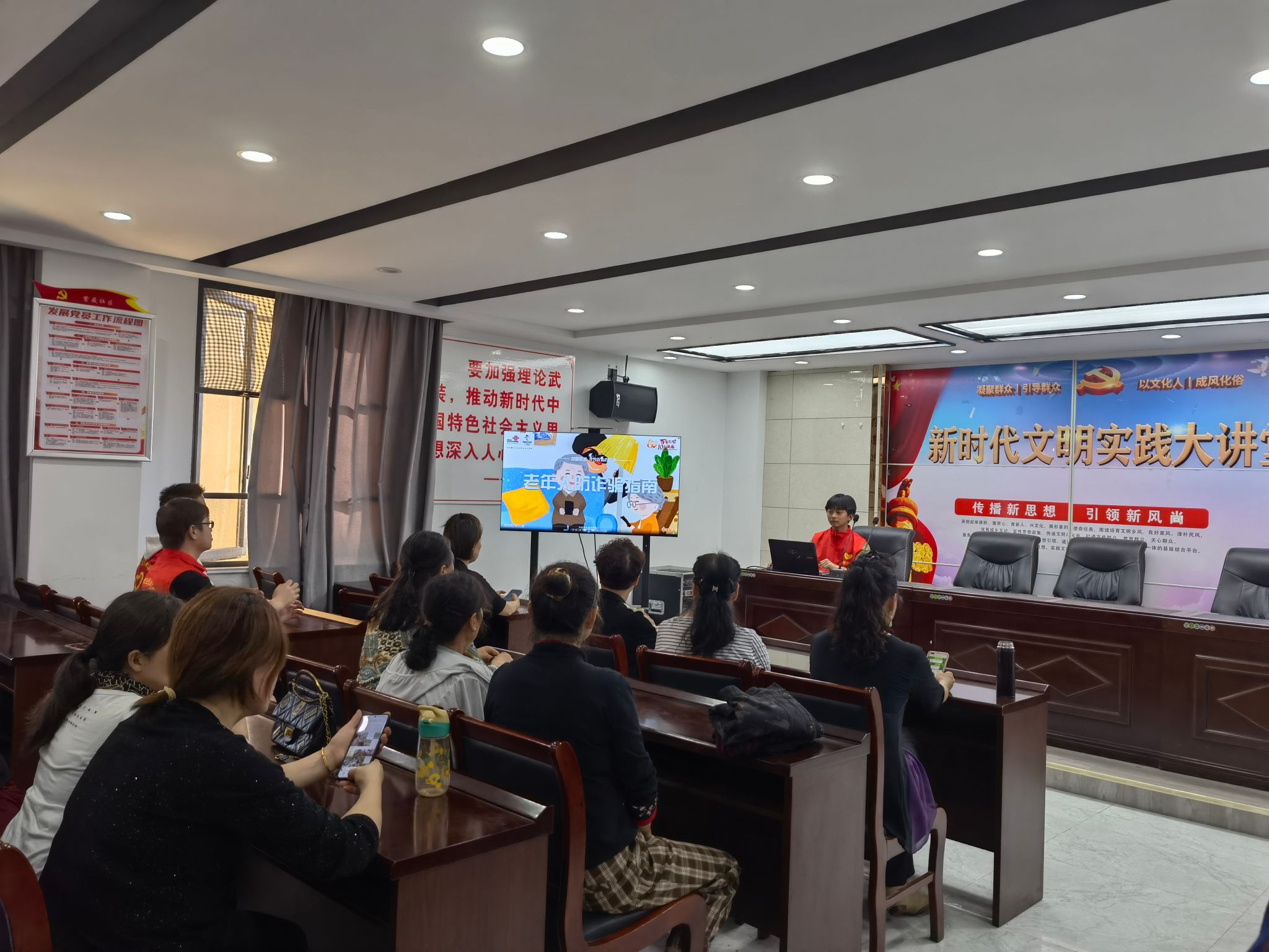 学以‘智’用 乐享银龄|信息工程学院团总支开展智慧助老志愿服务活动