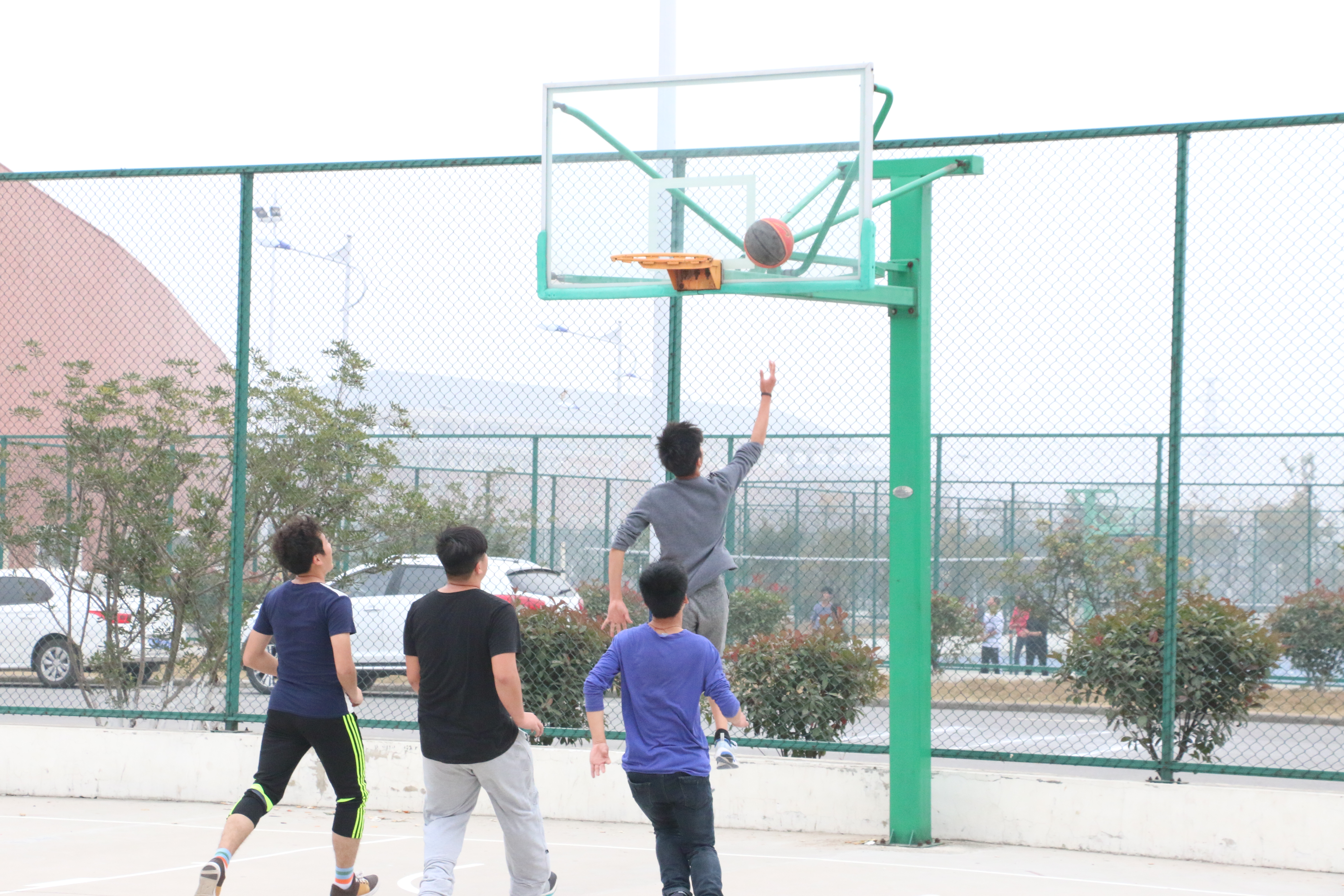 践行社会主义核心价值观五    信息工程系举办篮球友谊赛