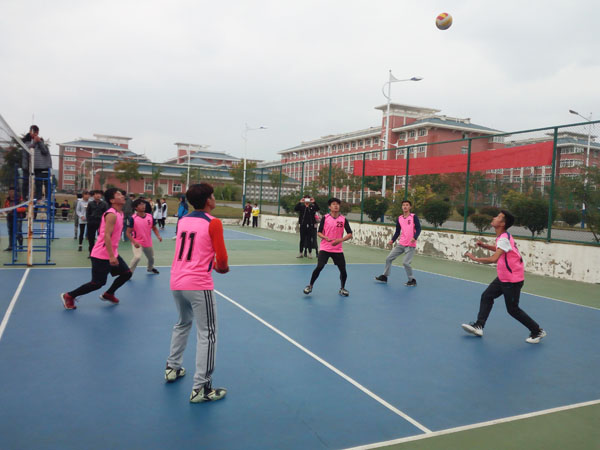 “狭路相逢，巅峰对决”信息系与互联网排球比赛    