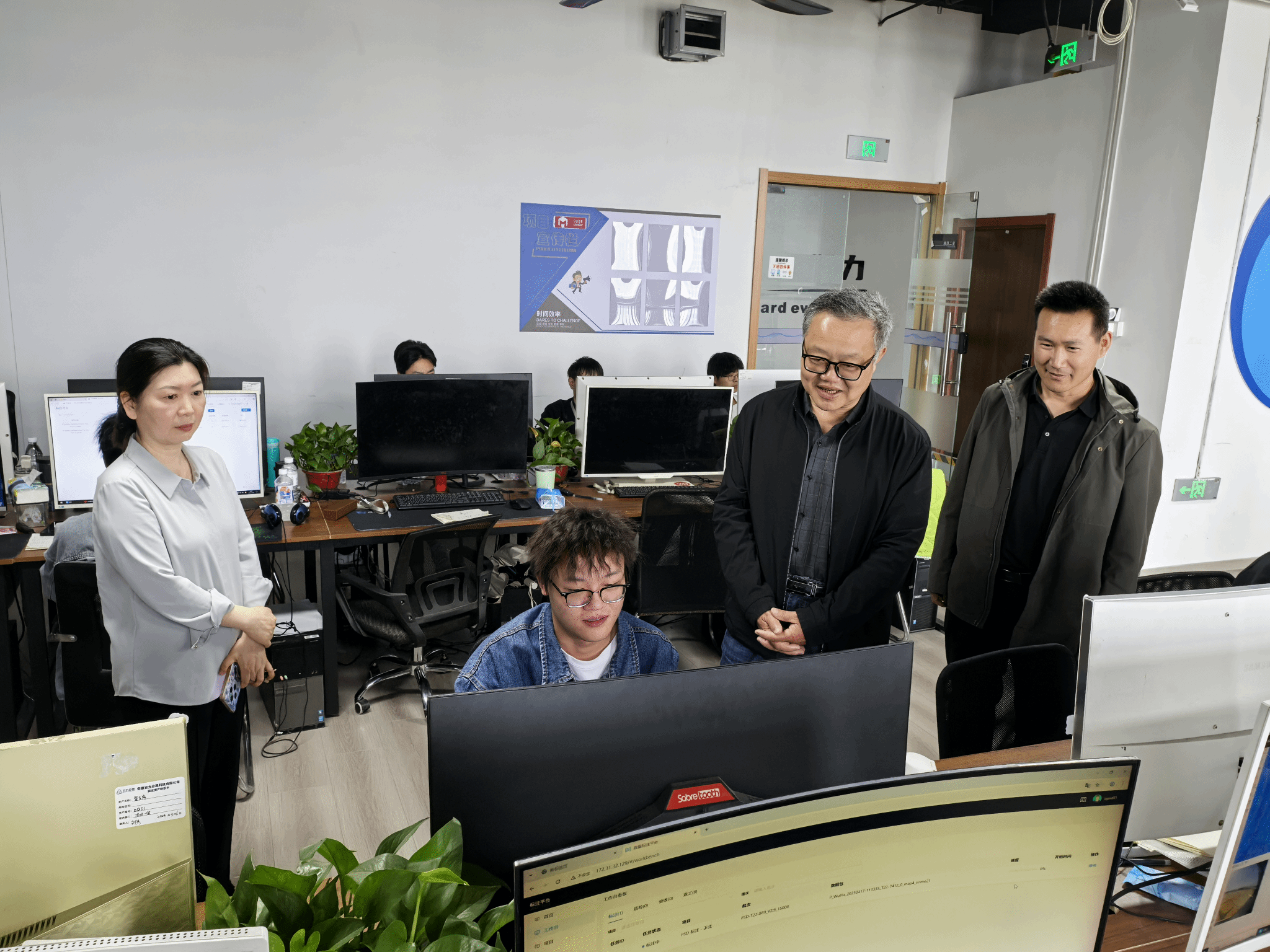 信息工程学院：赴企业开展访企拓岗暨学生慰问活动