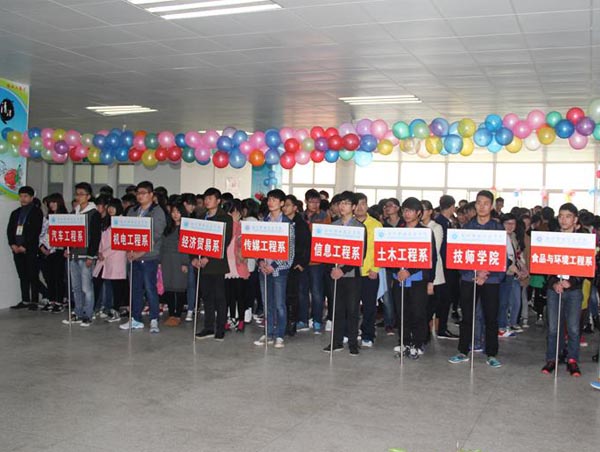 美食沟通你我，共享快乐生活    