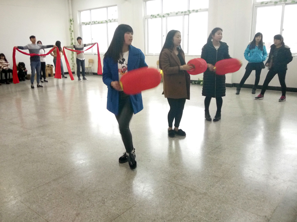 信息系艺术团紧锣密鼓排练节目    