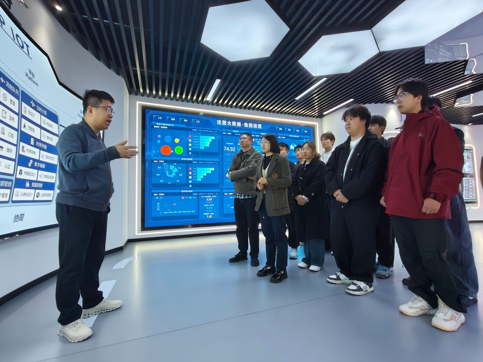 电子信息系师生赴明光利拓智能有限公司开展企业实践活动