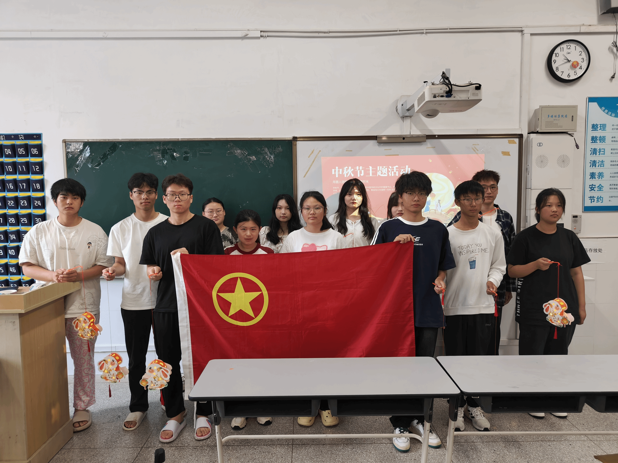 信息工程学院团总支开展“中秋月，团圆情”主题团日活动