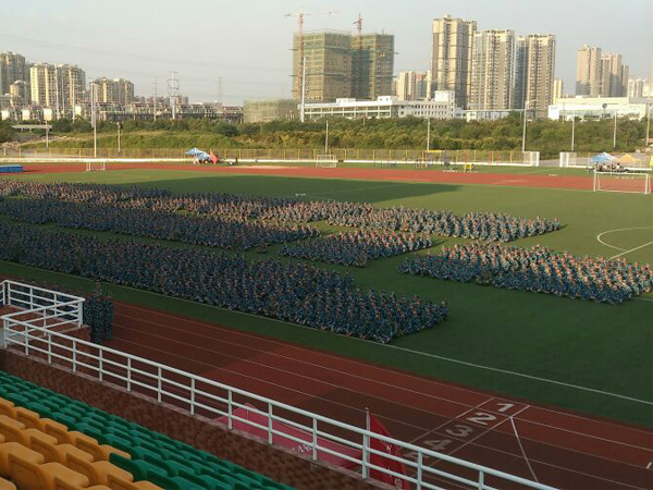 信息系参加军训第一次领导检阅    