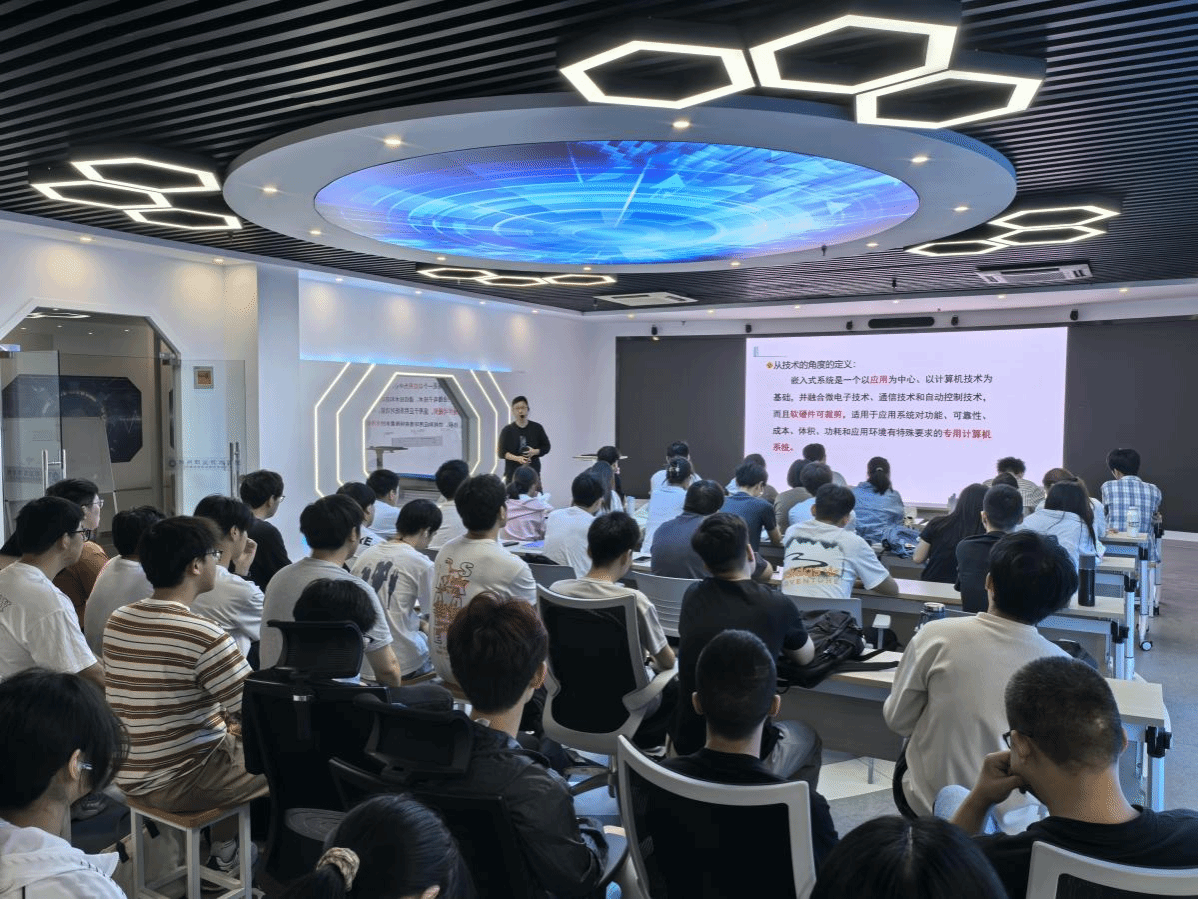 两校协作助力专升本人才培养质量提升活动：讲座赋能、课程联教、备课共进