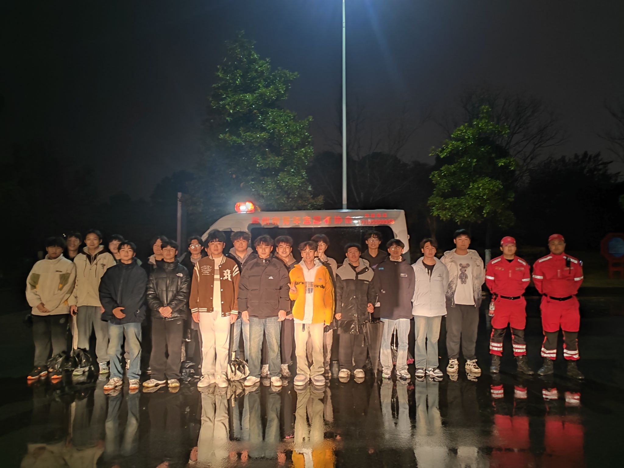 寒雨寻人展担当，爱心奉献暖滁职——信息工程学院团总支积极开展“关爱老人 暖心寻踪”志愿行动