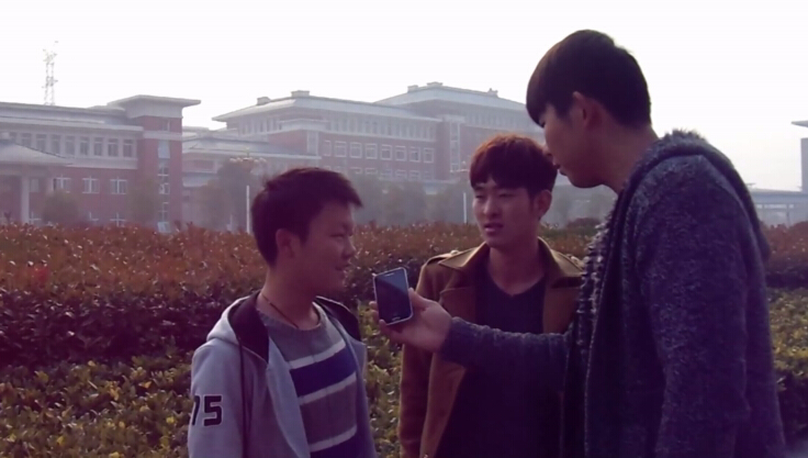 践行社会主义核心价值观六    信息工程系开展核心价值观校园采访活动