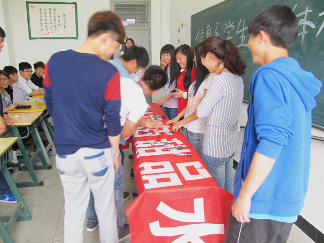 信息工程系学生会开展学干专项技能培训    