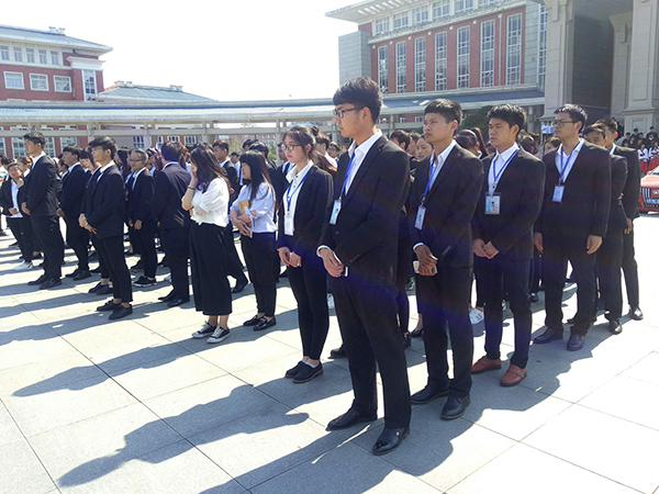 信息工程系参加文化艺术节成人礼仪式    