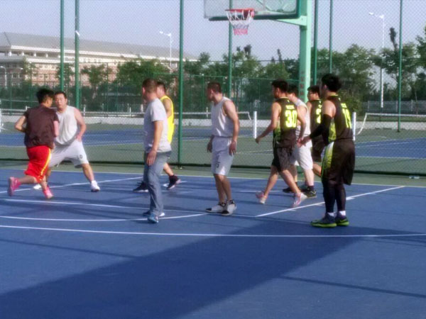 信息系举行师生篮球赛活动    