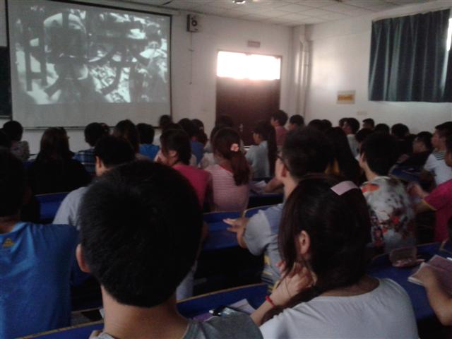 信息工程系开展学生防震教育    