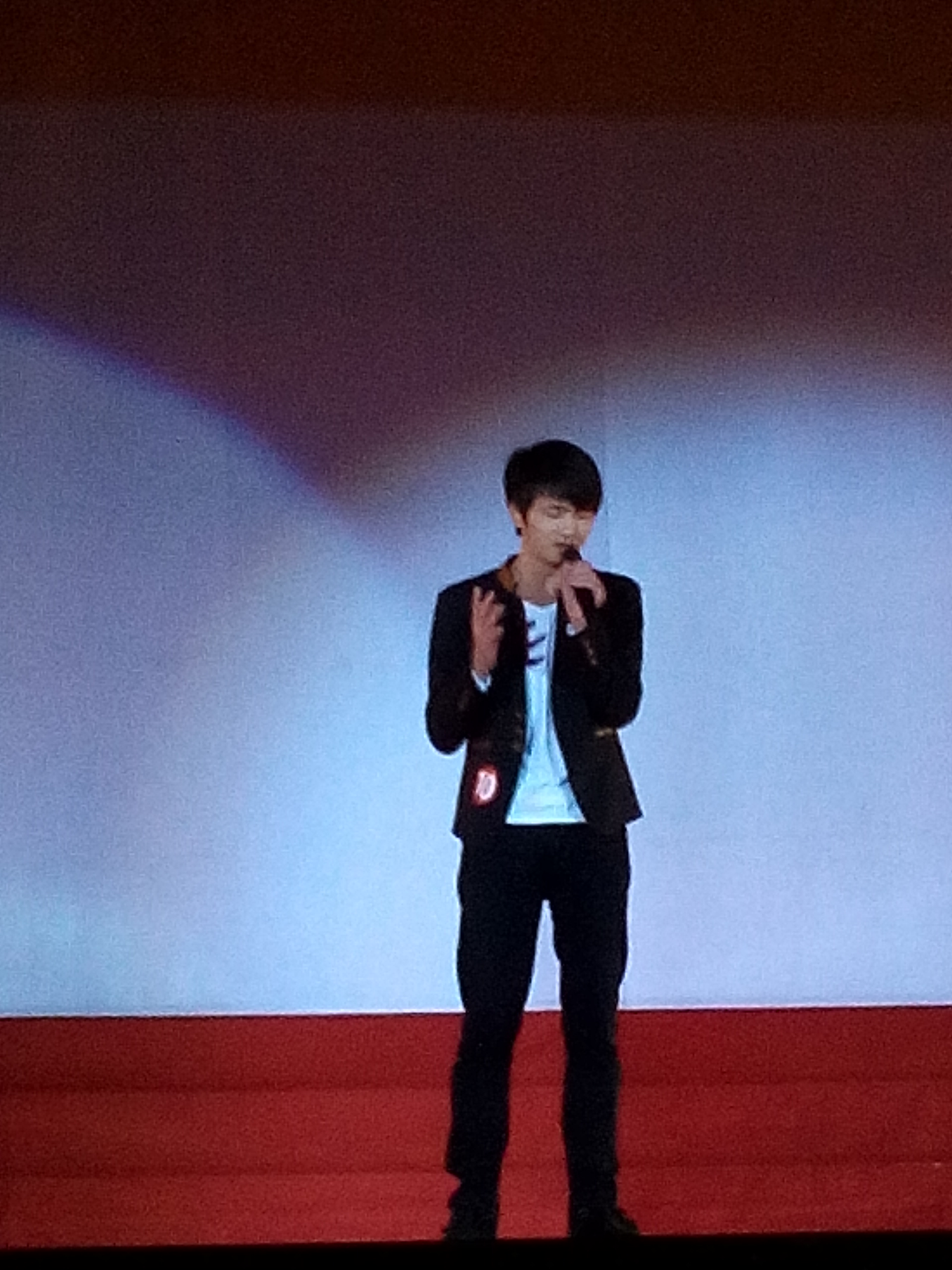 信息工程系首位挺进校园十大歌手决赛    