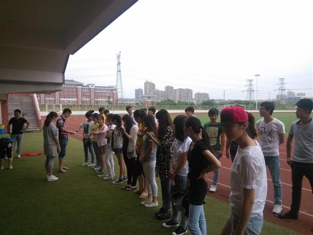 信息工程系学生会积极开展“三走”主题素质拓展活动    