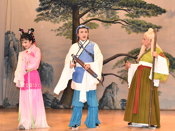 信息系积极参与2016高雅艺术进校园活动    