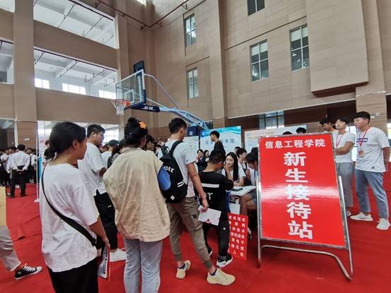 信息工程学院2019级新生接待工作高效有序拉开帷幕