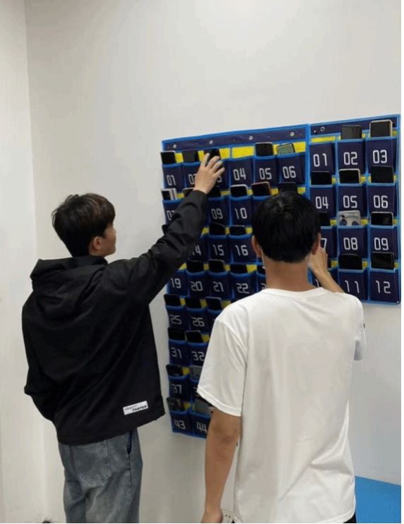 信息工程学院启动手机入袋行动月活动