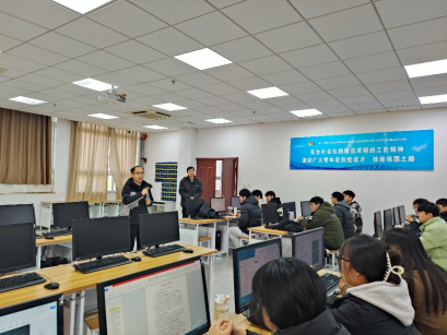 两校教师携手授课，助力学生成长