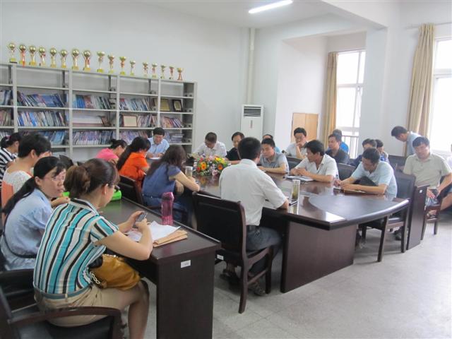 信息工程系开展“实践教学思想大讨论”研讨会    